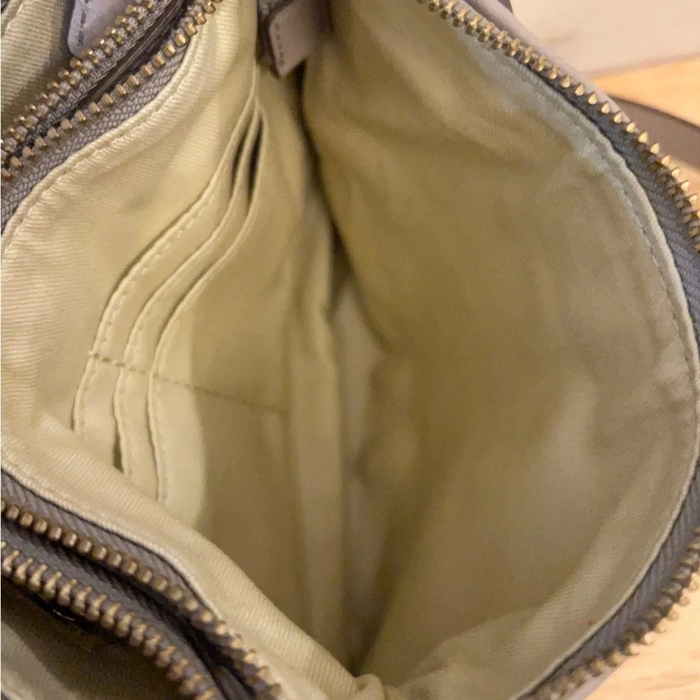 Fossil Elegant Cow-Hide  Leather Crossbody Bag